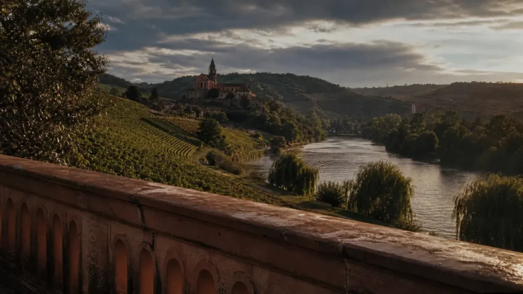 Gaillac dans le Tarn : brique rose, bords du Tarn et vignoble