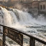 Saut du tarn albi : chute du Saut de Sabo et passerelle vers le Musée du Saut du Tarn