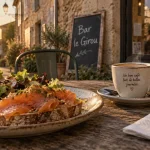 Restaurant giroussens tarn : terrasse de café, tartine au saumon et salade